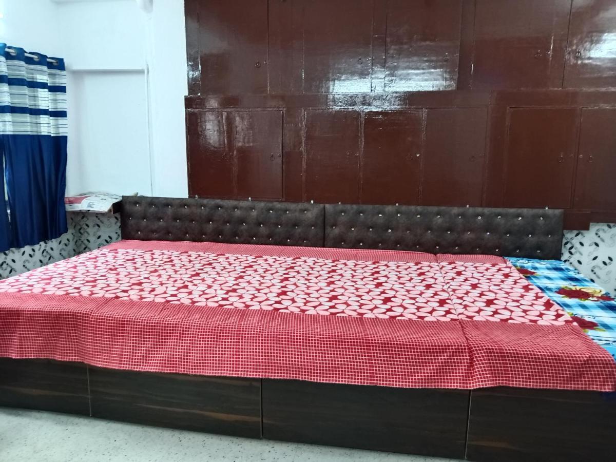Chinta Haran Rest House Deoghar Room photo