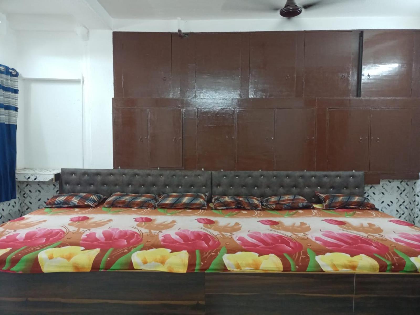 Chinta Haran Rest House Deoghar Room photo