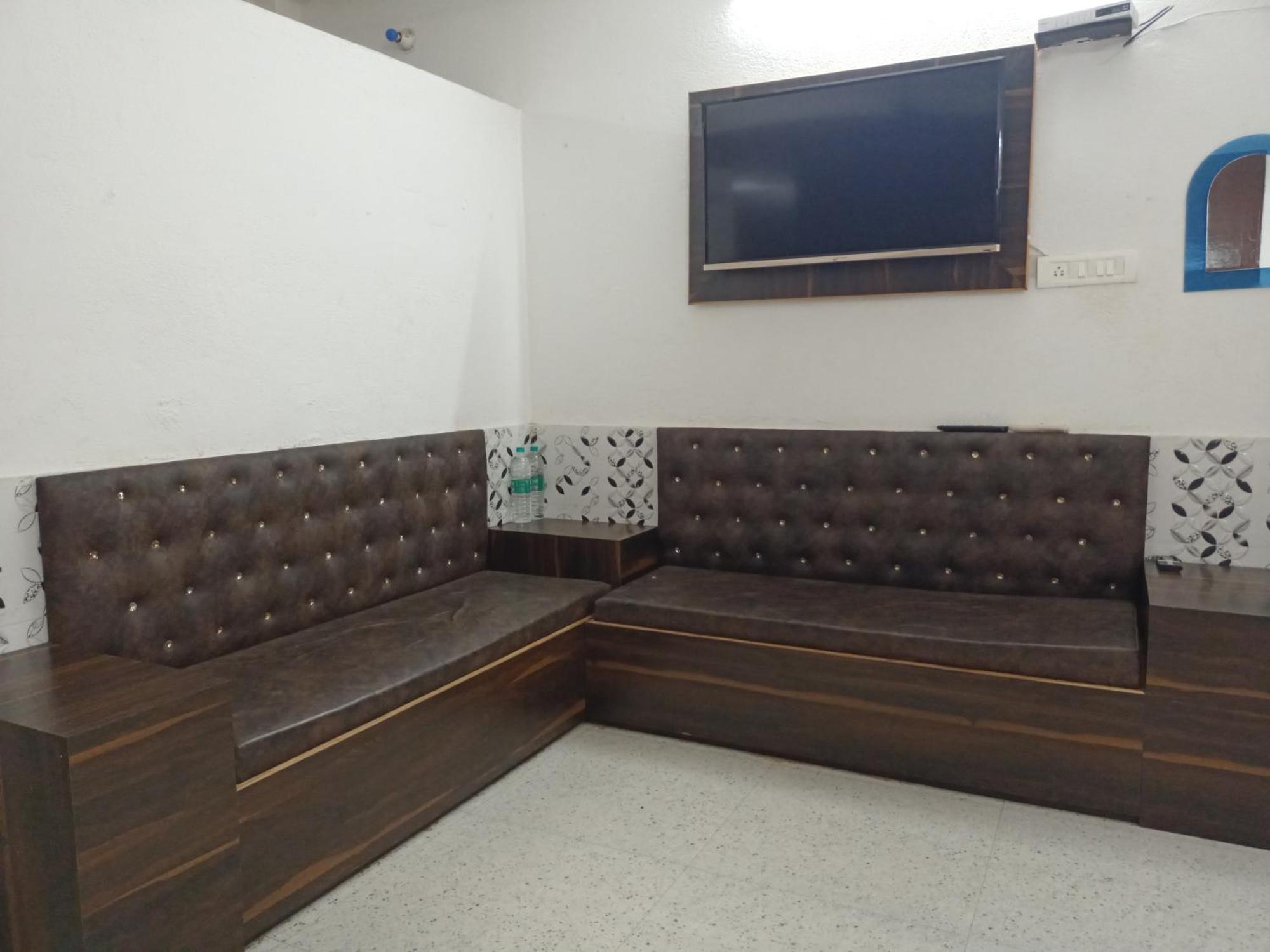 Chinta Haran Rest House Deoghar Room photo